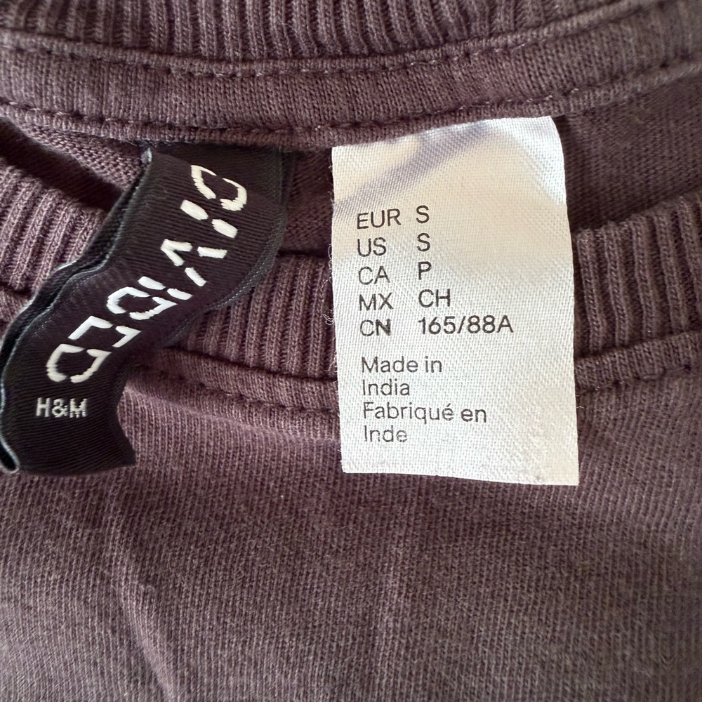 Divided cropped tee on top of the world size small - Picture 6 of 7